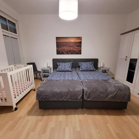 Wohnung In Oberhausen: Zentral & Ruhig, Eigener Eingang Oberhausen  Buitenkant foto