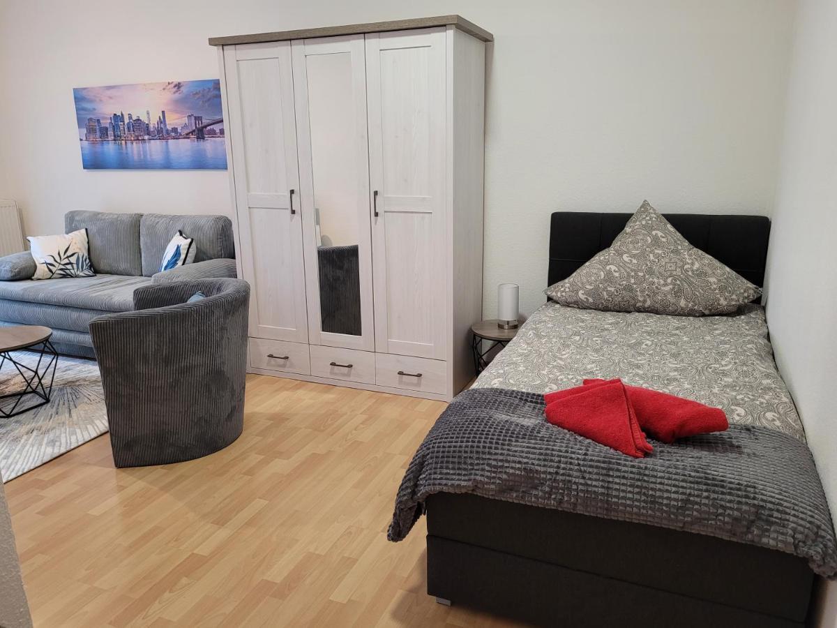 Wohnung In Oberhausen: Zentral & Ruhig, Eigener Eingang Oberhausen  Buitenkant foto