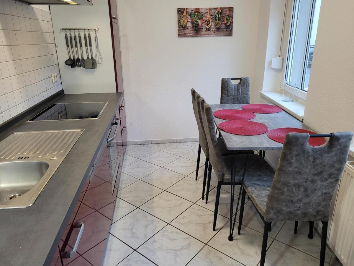 Wohnung In Oberhausen: Zentral & Ruhig, Eigener Eingang Oberhausen  Buitenkant foto