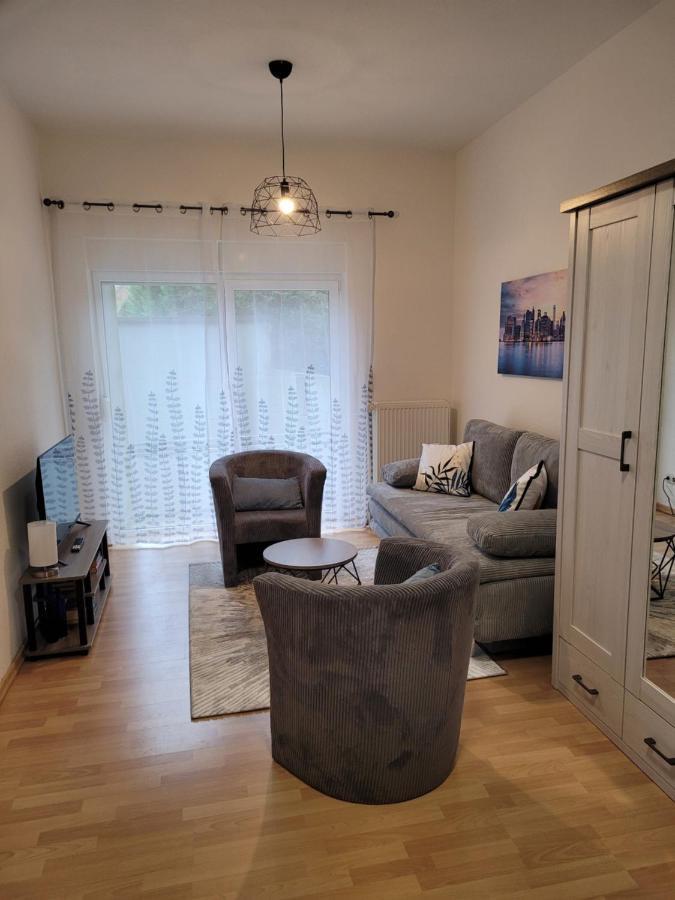 Wohnung In Oberhausen: Zentral & Ruhig, Eigener Eingang Oberhausen  Buitenkant foto