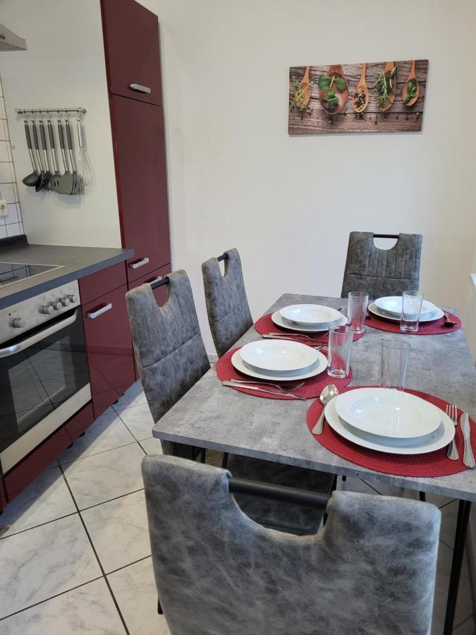 Wohnung In Oberhausen: Zentral & Ruhig, Eigener Eingang Oberhausen  Buitenkant foto