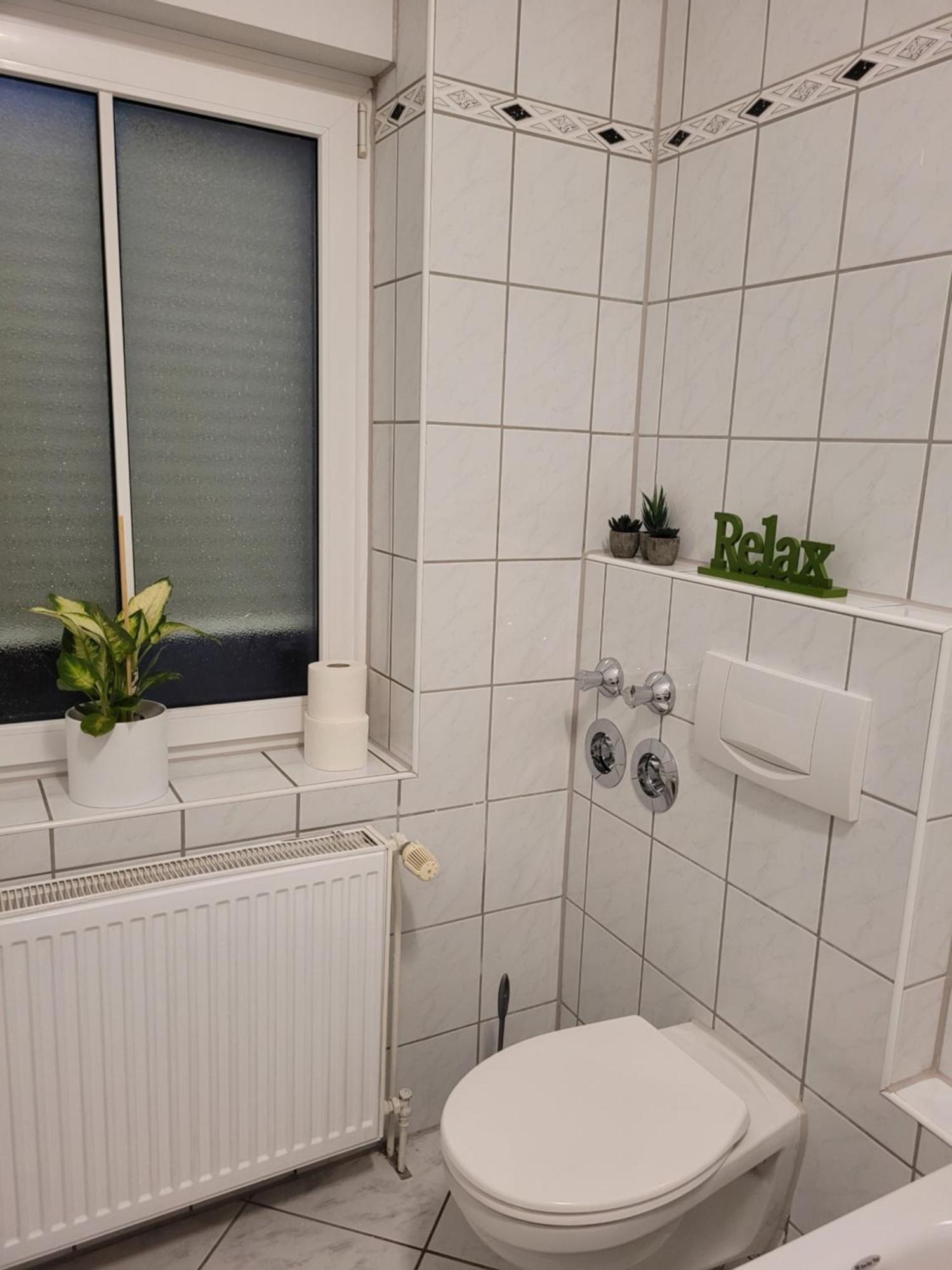 Wohnung In Oberhausen: Zentral & Ruhig, Eigener Eingang Oberhausen  Buitenkant foto