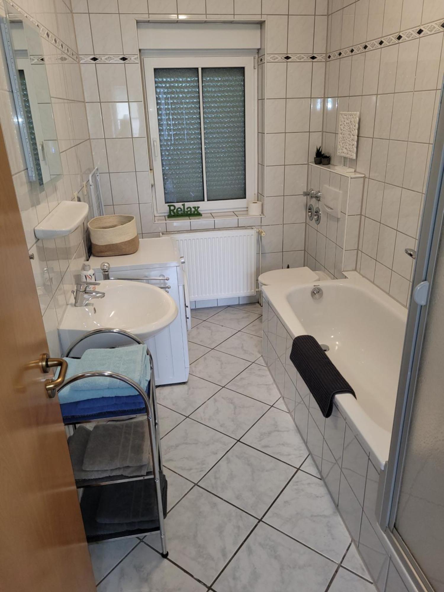 Wohnung In Oberhausen: Zentral & Ruhig, Eigener Eingang Oberhausen  Buitenkant foto