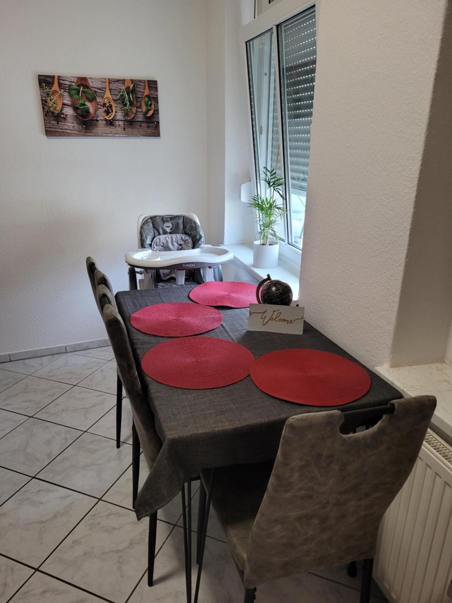 Wohnung In Oberhausen: Zentral & Ruhig, Eigener Eingang Oberhausen  Buitenkant foto